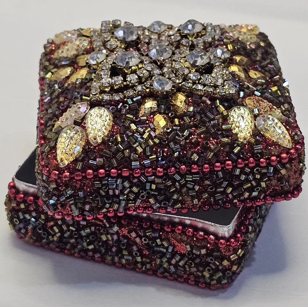 Boho RED Beaded Metal Trinket Box Small Vintage L👀K Bombay Pier One ?